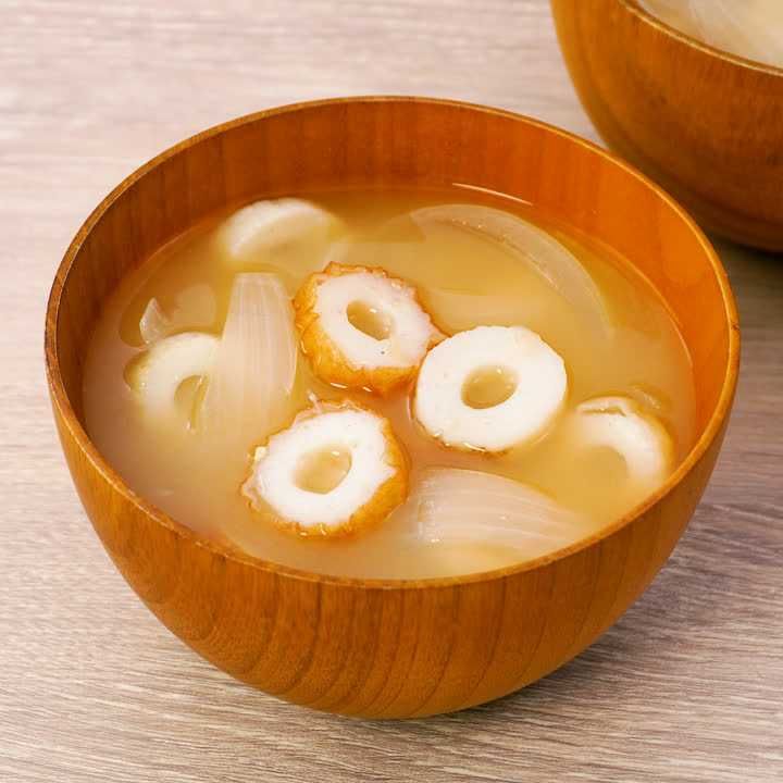 ちくわと玉ねぎの味噌汁