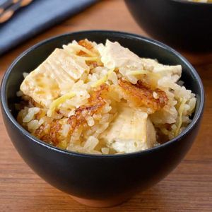 「丸ごと豆腐のおこげ炊き込みご飯」のレシピ動画