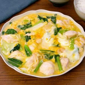 「鶏むね肉の親子だし煮」のレシピ動画