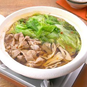 「豚肉とレタスの辛うま鍋」のレシピ動画